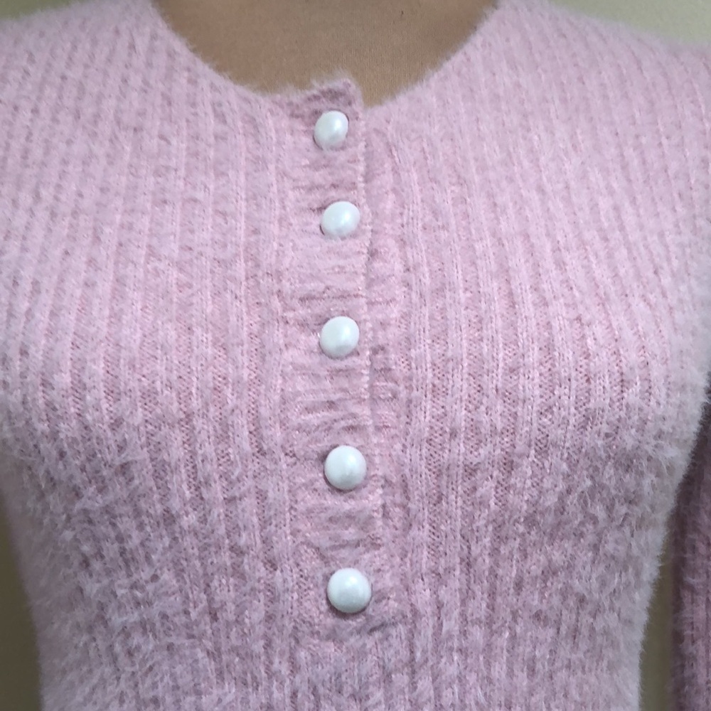 Francesca’s Collection Cropped Sweater Size Small Fuzzy Eyelash Pink Pearl - Picture 3 of 9